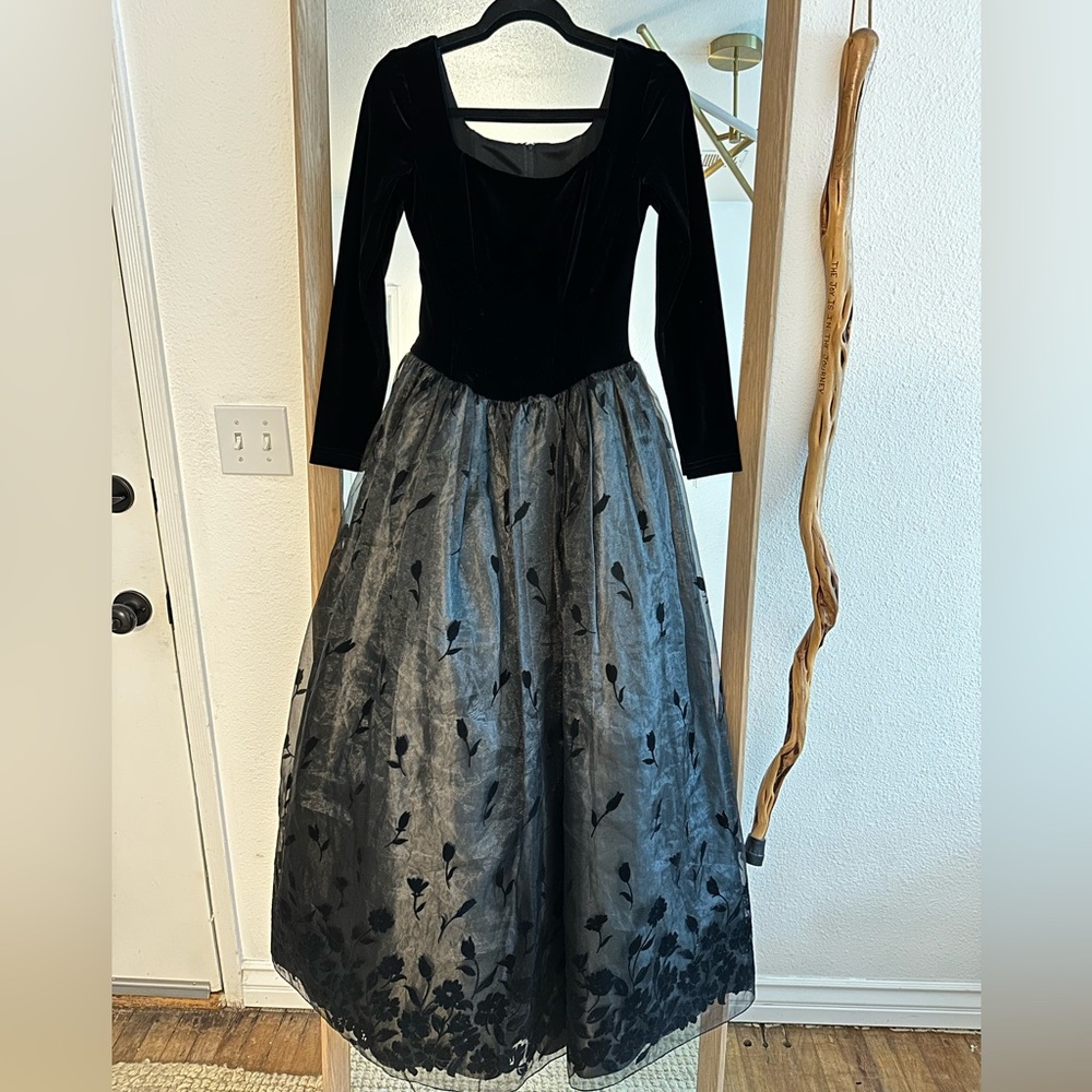 VNTG Scott McClintock Velvet boning bodice Floral Embossed Full Tulle Ballgown 6